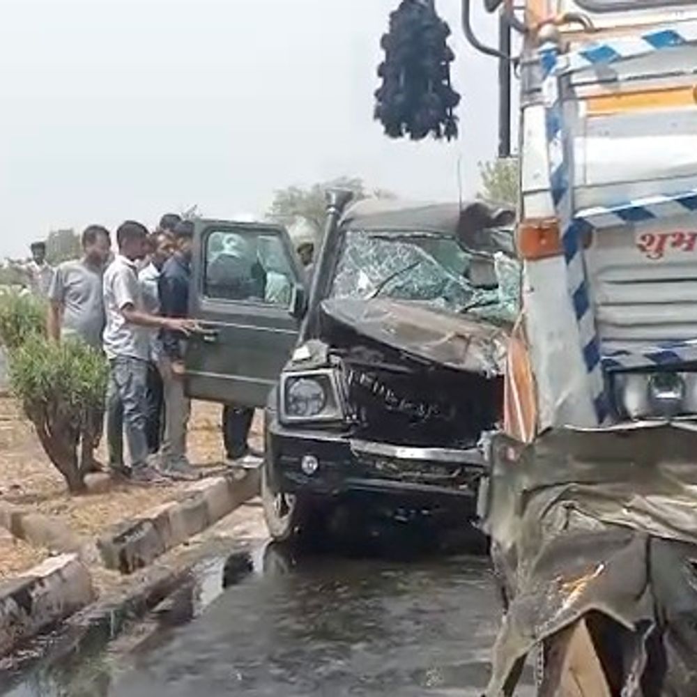 टेस्ट ड्राइव पर निकली कार ट्रेलर से टकराई:  दो युवक घायल, एक का हाथ कटा, दूसरे का पैर फ्रैक्चर – Neemuch News