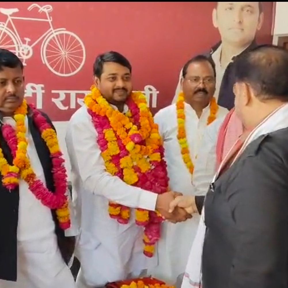 सपा कार्यकर्ताओं ने रायबरेली में निकाली PDA यात्रा:वैश्य समुदाय को एकजुट करने का लक्ष्य, नए सदस्य शामिल