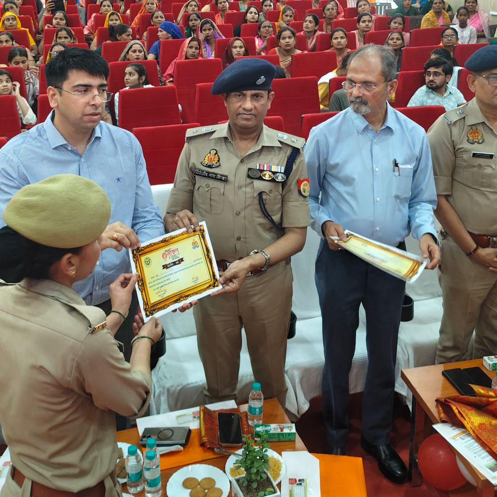 हाथरस में नारी शक्ति वंदन अभियान कार्यक्रम आयोजित:अधिनियम के महत्व और महिला सशक्तिकरण पर चर्चा