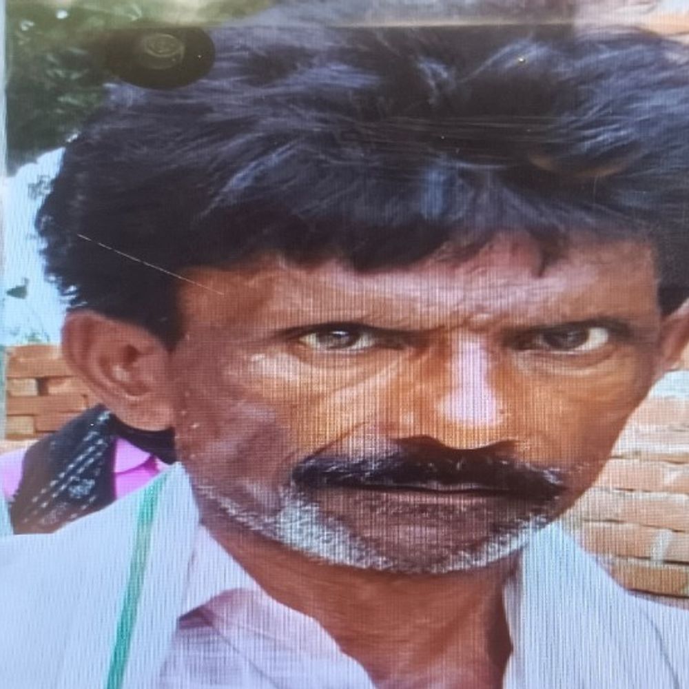 शाहजहांपुर में अज्ञात-वाहन की टक्कर से बाइक सवार की मौत:परिजन बोले- बाइक पर खरोंच नहीं, हादसा नहीं लग रहा