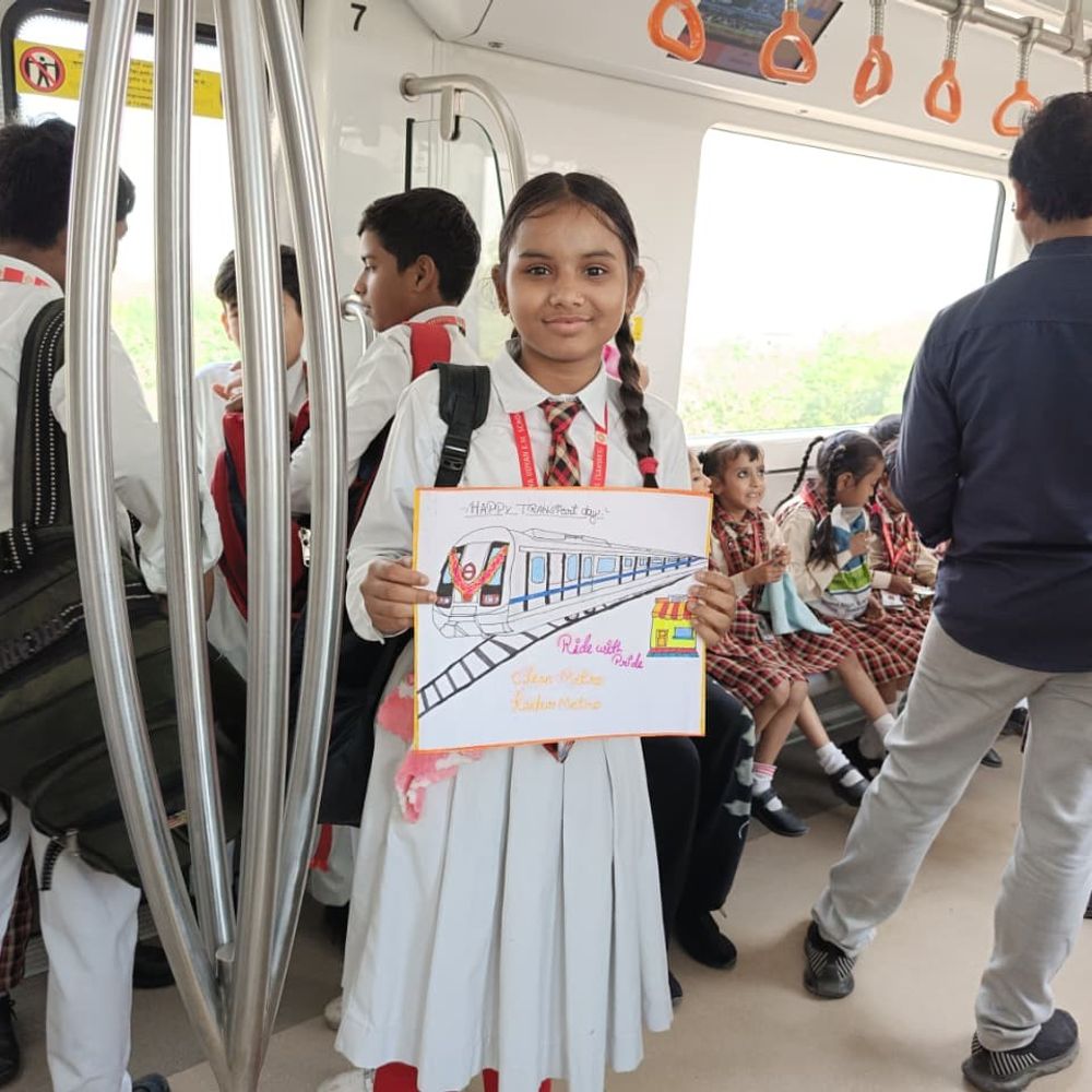 विश्व सार्वजनिक परिवहन दिवस पर मेट्रो की पाठशाला:कानपुर में स्कूली बच्चे बोले- कार छोड़ो, मेट्रो चुनो
