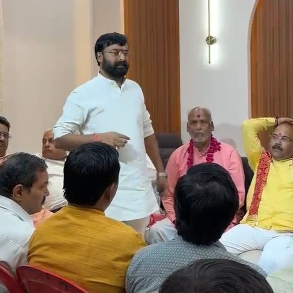 मैनपुरी में परशुराम जयंती से पहले हुई बैठक:मैनपुरी में परशुराम जयंती की भव्य तैयारी, 19 अप्रैल को निकलेगी शोभायात्रा