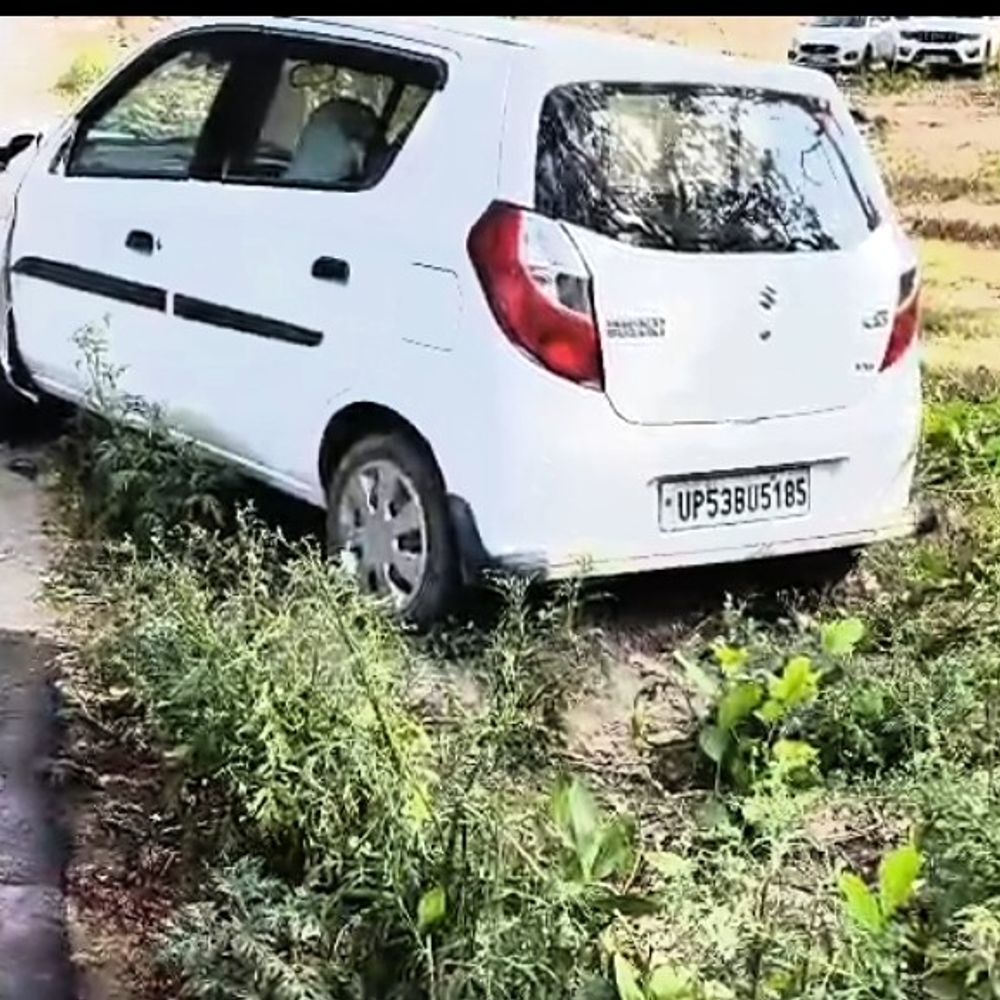 बेकाबू कार ने ऑटो को रौंदा, शिक्षक की मौत:बस्ती में स्कूल से लौट रहे थे, गाड़ी चला रहा जिला जेल का फार्मासिस्ट गिरफ्तार