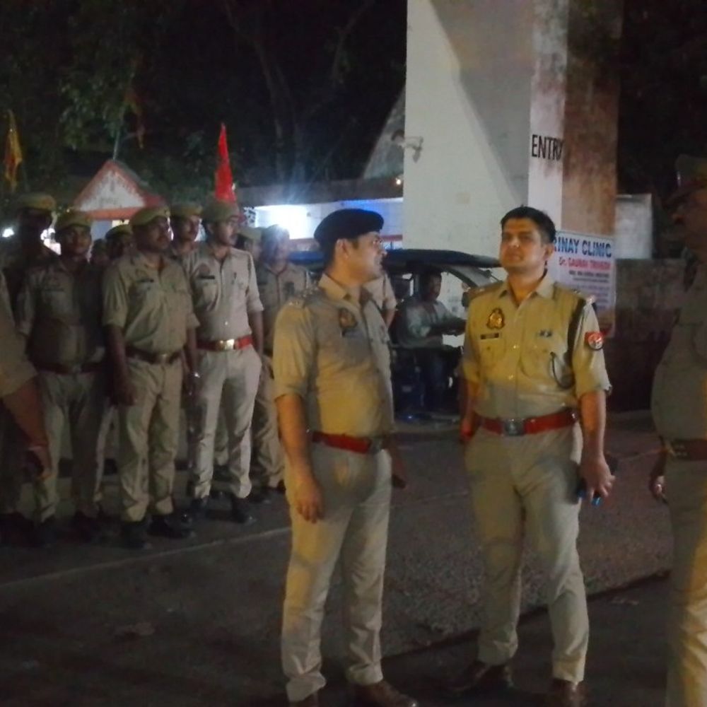 रायबरेली में एएसपी ने चार्ज लेकर शहर की व्यवस्था देखी:रायबरेली में सुरक्षा व्यवस्था का लिया जायजा, संदिग्ध गतिविधियों पर नजर रखें