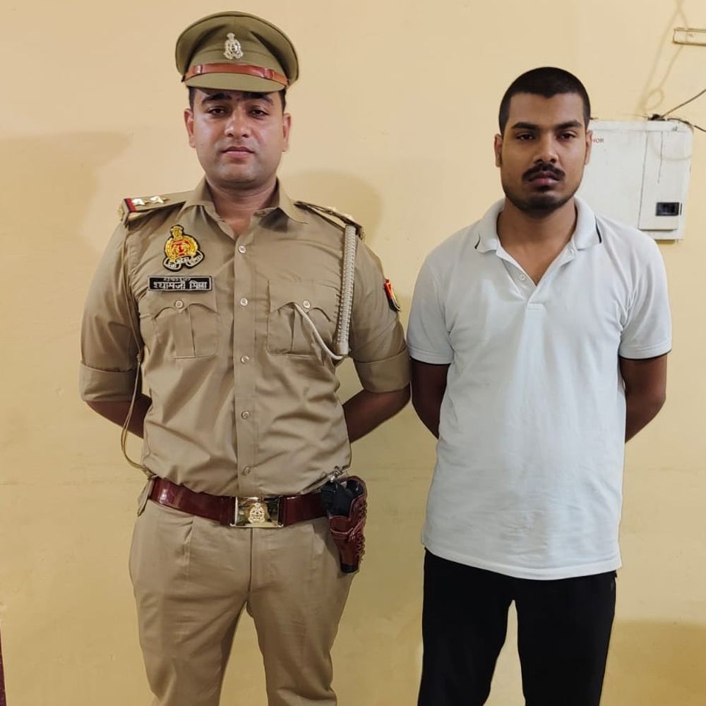 प्राइवेट कंपनी के टीम लीडर ने तोड़ा था एटीएम:लखनऊ में गिरफ्तार, बोला- शेयर मार्केट डाउन होने पर 6 लाख का कर्ज हो गया था