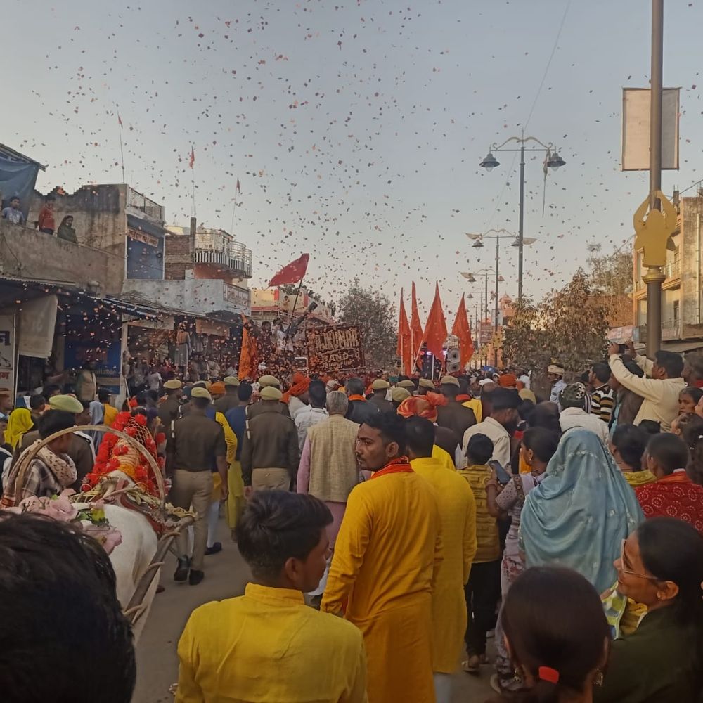 अमावस्या पर लाखों श्रद्धालु पहुंचे चित्रकूट:मंदाकिनी में डुबकी लगाकर कामदगिरि की परिक्रमा की