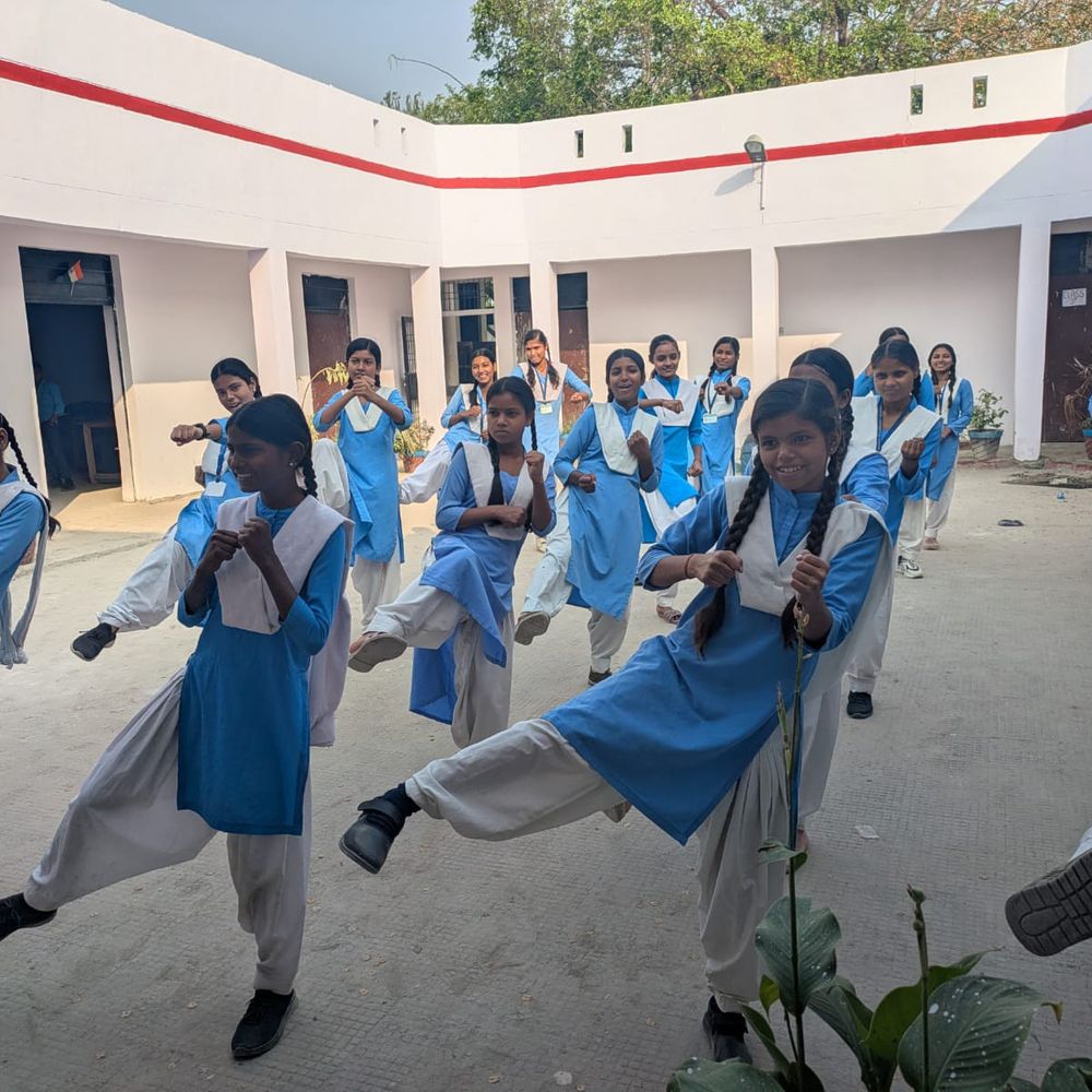 बस्ती के 401 विद्यालयों में 'नारी शक्ति वंदन' कार्यक्रम आयोजित:छात्राओं ने आत्मरक्षा, सांस्कृतिक प्रतिभा का प्रदर्शन किया