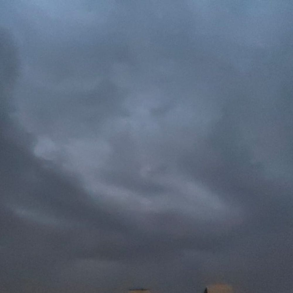 मुरादाबाद में अचानक बदला मौसम:तेज हवाओं से आंधी जैसे हालात, गर्मी से मिली राहत