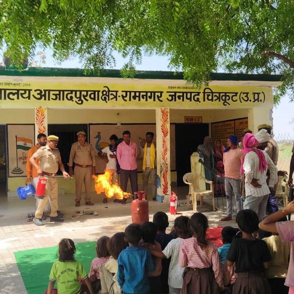 चित्रकूट में अग्नि सुरक्षा सप्ताह के तहत मॉकड्रिल:कर्मचारियों और बच्चों को किया जागरूक, आग की घटनाओं को रोकने का दिलाया संकल्प