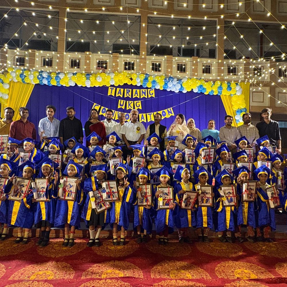 मिशन इंटरनेशनल एकेडमी में यूकेजी दीक्षांत समारोह:नन्हे विद्यार्थियों को गाउन पहनाकर सम्मानित किया गया, रचनात्मकता का प्रदर्शन