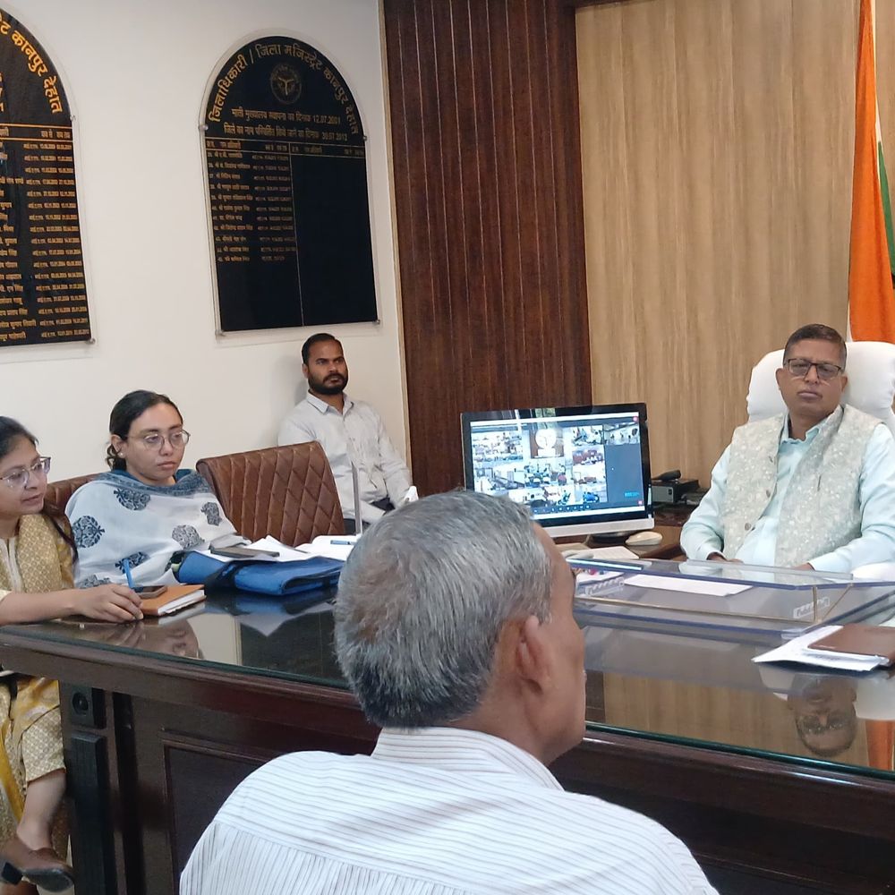 डीएम ने जनसुनवाई की, शिकायतों के निस्तारण के निर्देश दिए:आईजीआरएस पोर्टल की नियमित समीक्षा, समाधान सुनिश्चित करने पर जोर