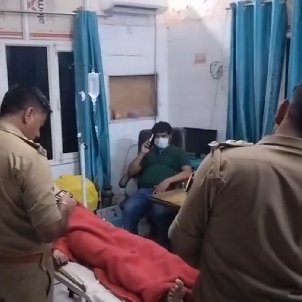 ग्रेटर नोएडा में ट्रक ने छात्रों को कुचला:एक की मौत, दो घायल; संभल से लौट रहे थे नवोदय के छात्र