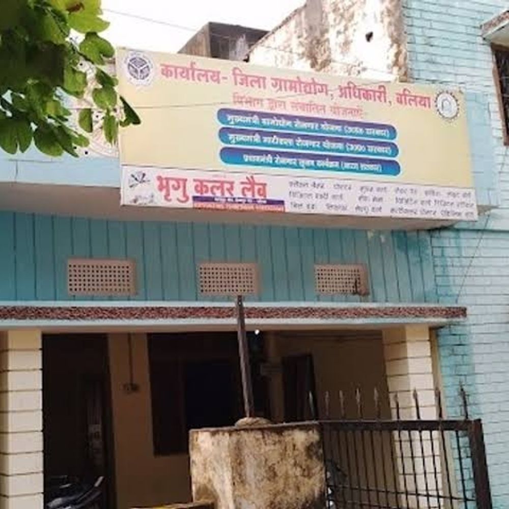 बलिया में माटीकला कारीगरों को स्वरोजगार का मौका:मुख्यमंत्री योजना में 10 लाख तक की परियोजना पर 25% अनुदान