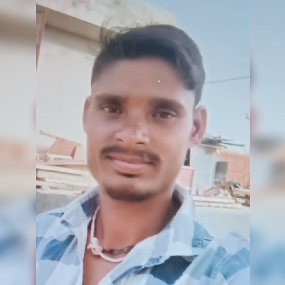 गम्भीरा रोड पर बेकाबू कार पलटी, एक की मौत:नैनवां में हादसा, एक युवक गंभीर घायल; बूंदी रेफर