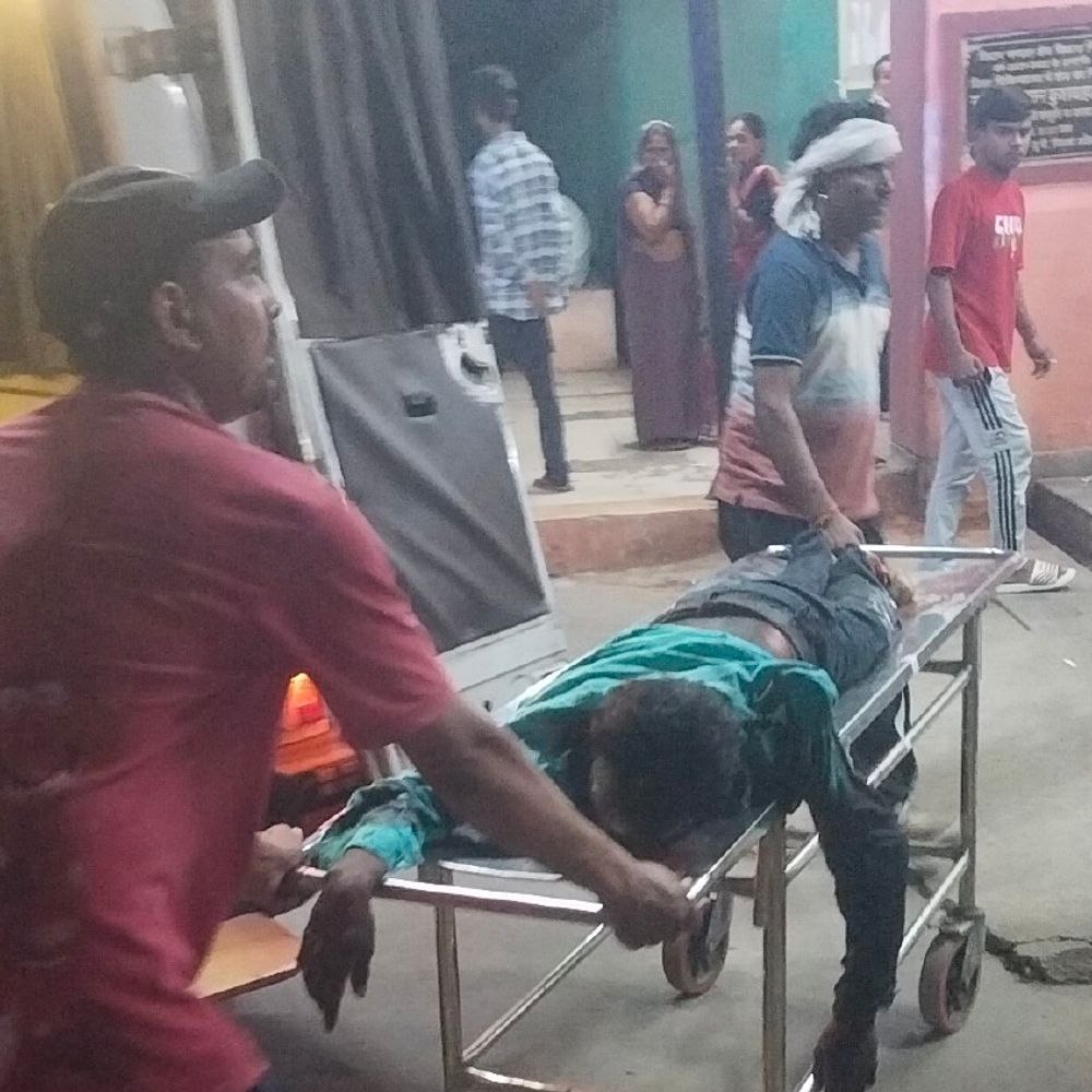 ललितपुर हाईवे पर ट्रक ने बाइक सवारों को रौंदा:एक की मौत, दूसरा घायल; बाइक 8 किमी दूर मिली