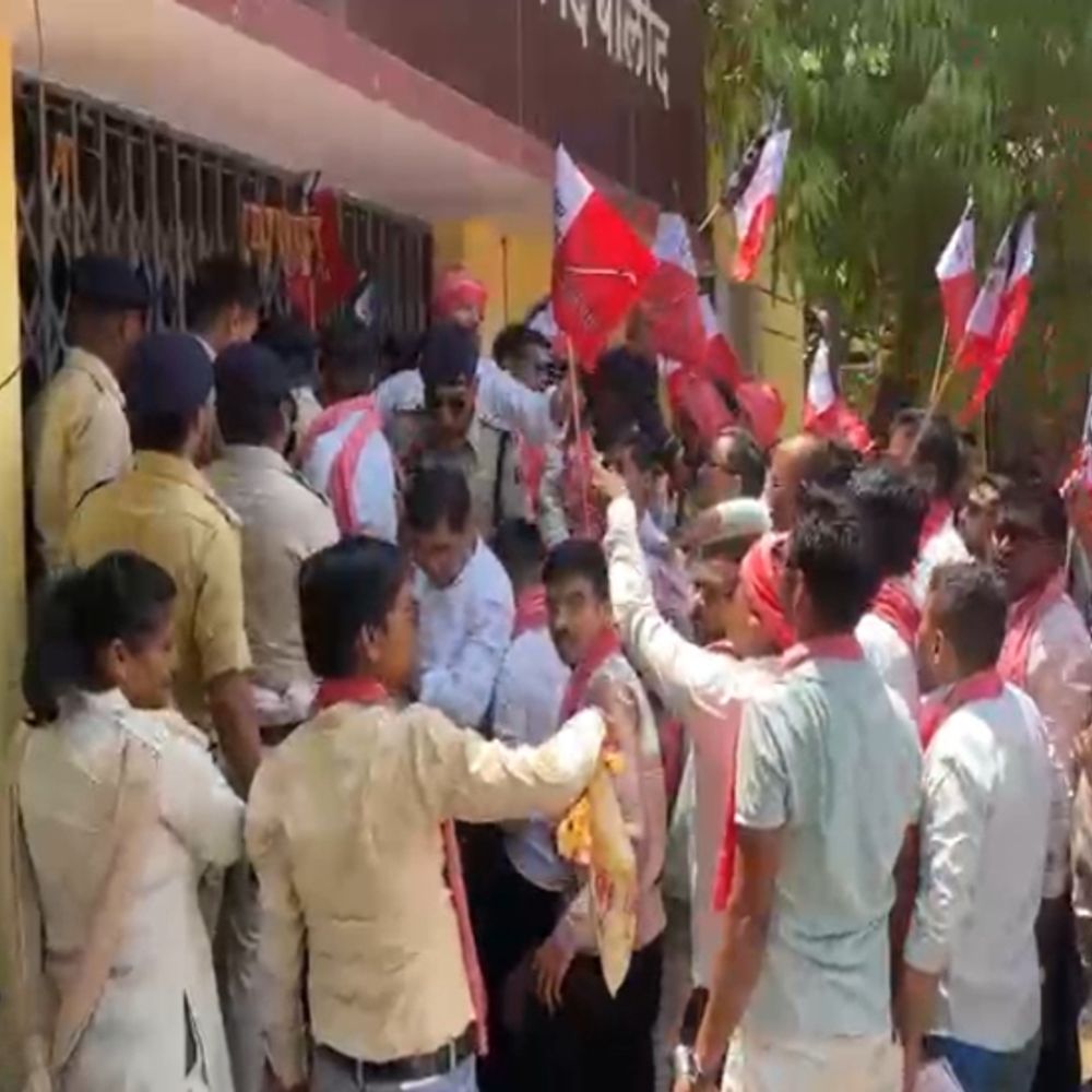 बालोद के सदर रोड से कब्जा हटाने आंदोलन:  जोहार छत्तीसगढ़ पार्टी ने घेरा पालिका; कहा- गरीबों का गुमटी तोड़ा, अब हटाओ अतिक्रमण – Balod News