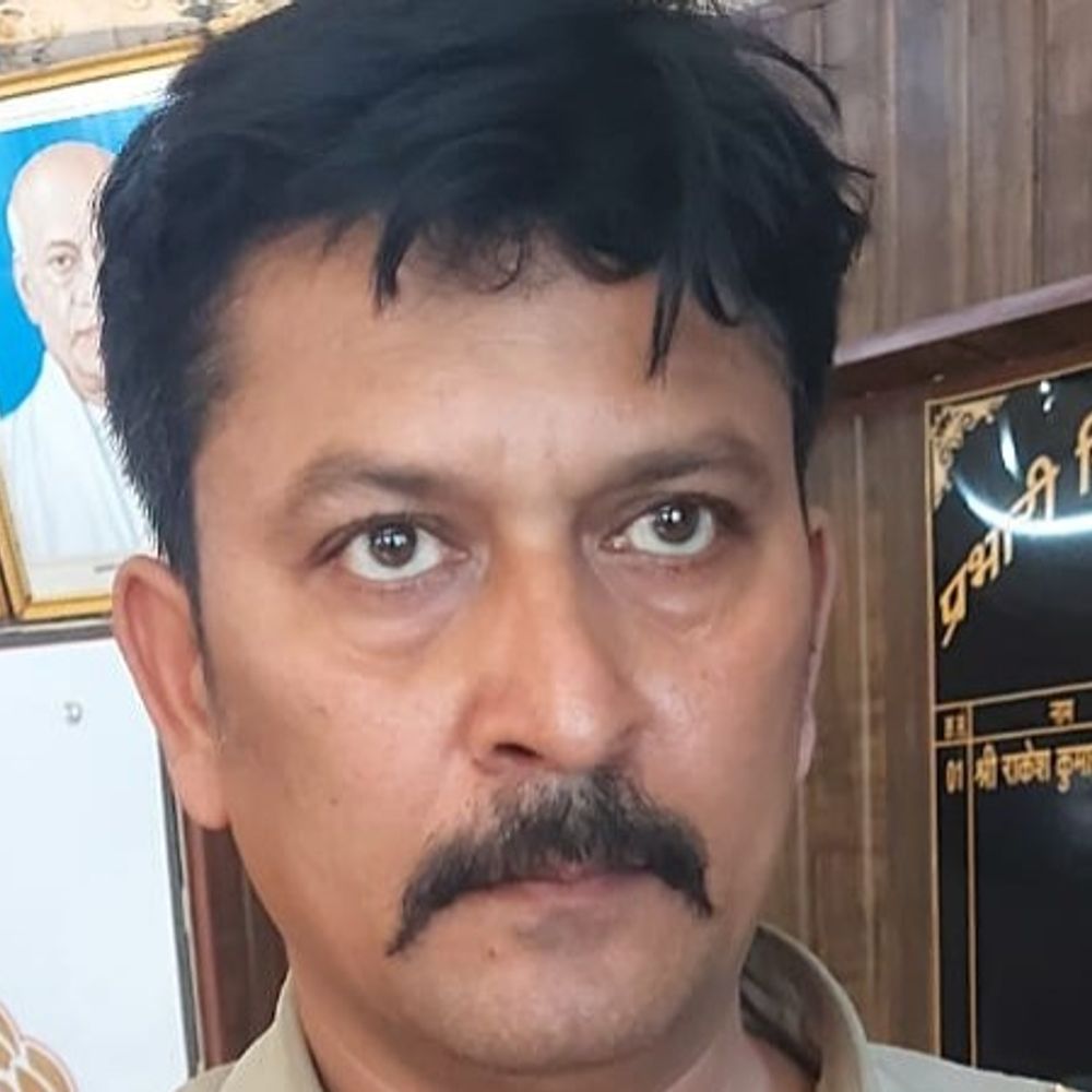 आजमगढ़ में 20000 की रिश्वत लेते सब इंस्पेक्टर गिरफ्तार:मुकदमे में नाम निकालने के नाम पर मांगे थे एक लाख, एंटी करप्शन टीम ने पकड़ा