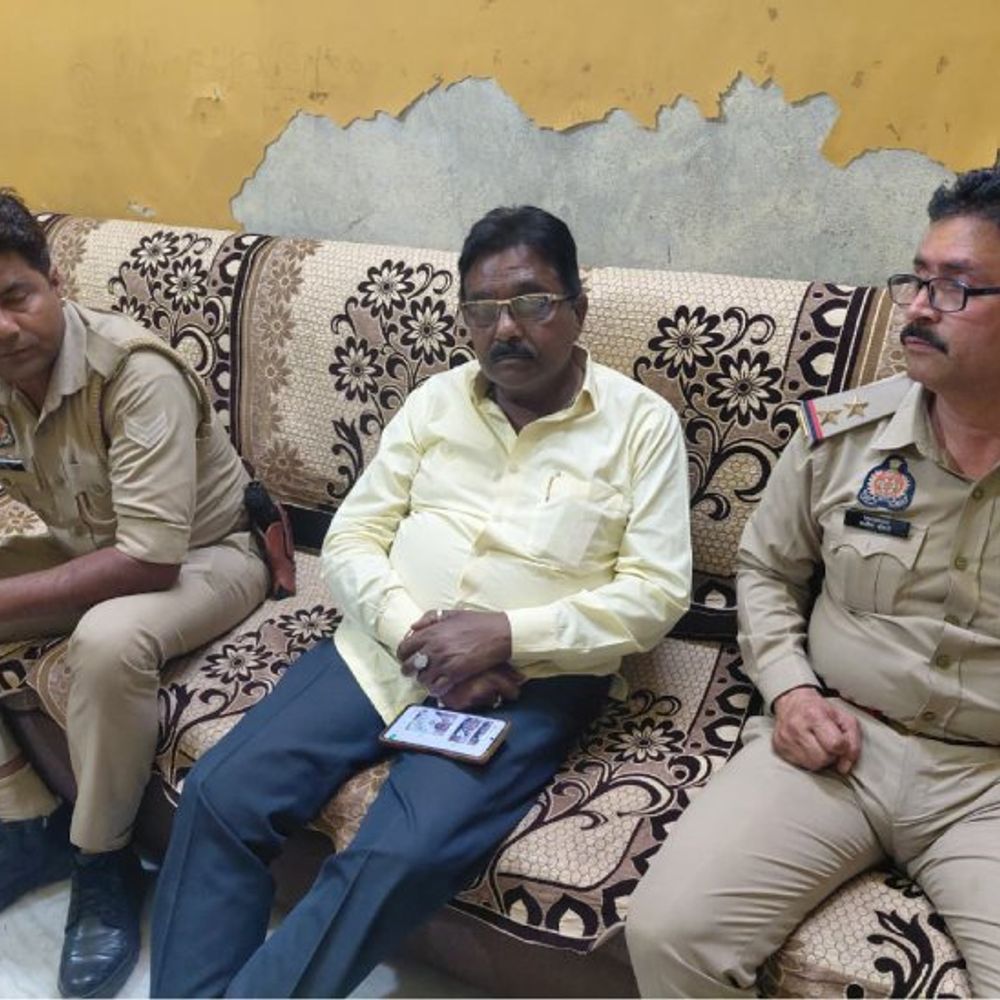 संयुक्त व्यापार संघ अध्यक्ष नवीन गुप्ता हाउस अरेस्ट:सेंट्रल मार्किट में शुक्रवार को धरने का किया था ऐलान, कई पदाधिकारी साथ मौजूद