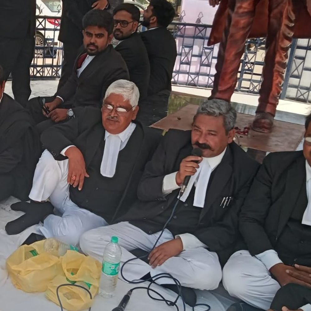 रजिस्टर्ड वकील ही कर सकते हैं वकालत:हाईकोर्ट का फैसला: कोई भी वकील या अटॉर्नी के तौर पर बहस नहीं कर सकता