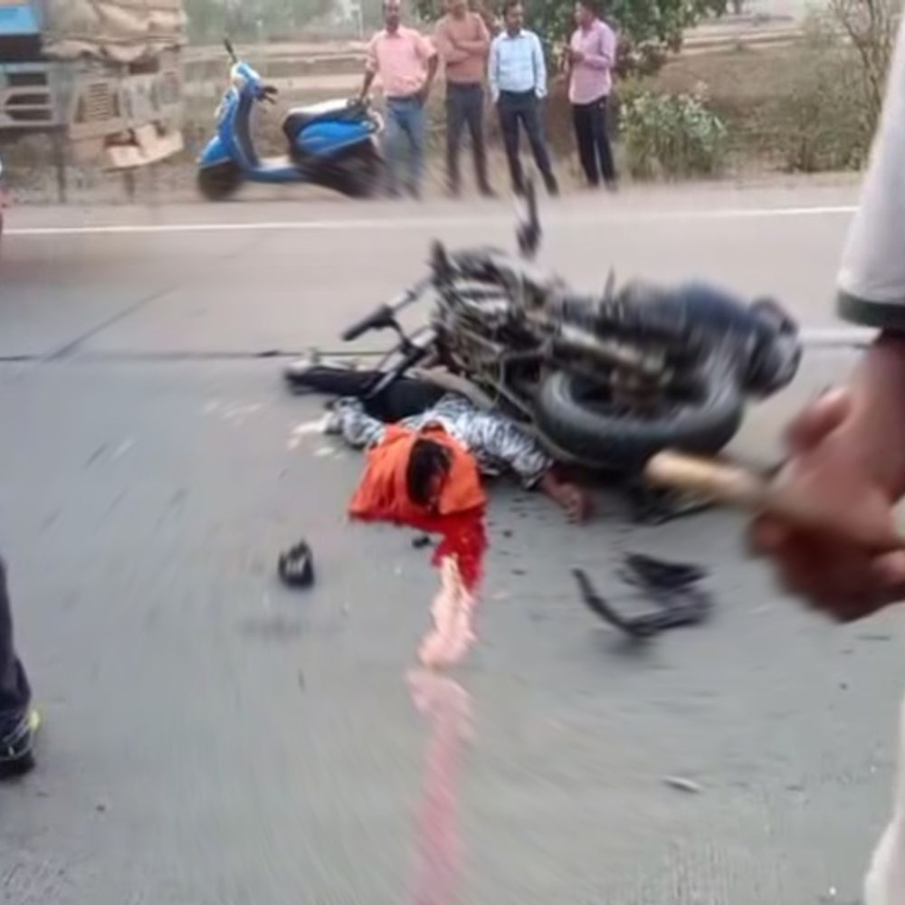 नेशनल हाईवे में ट्रक से टकराई बाइक, युवक की मौत:  अंबिकापुर-बिलासपुर रोड में हादसा, युवक का चेहरा हुआ डैमेज,शिनाख्त नहीं – Ambikapur (Surguja) News