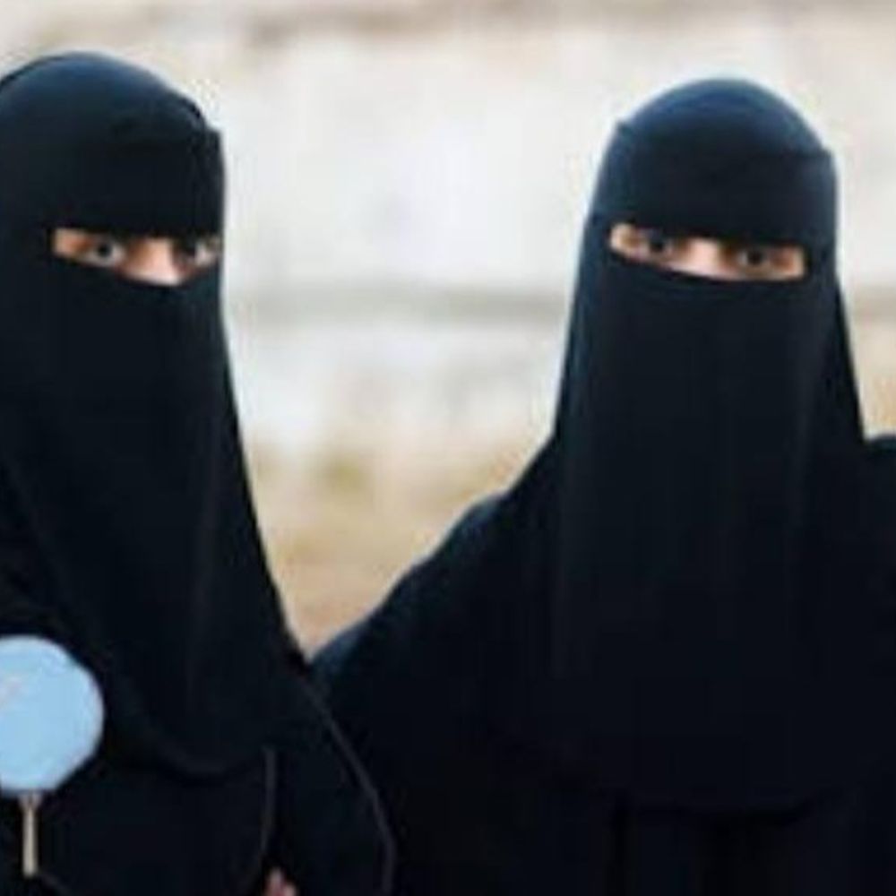 सहेलियों को बुर्का पहनाने वाली छात्राओं को हाईकोर्ट से झटका:FIR रद्द करने से इंकार, कोर्ट ने कहा- दूसरों पर धर्म थोपना परेशान करने वाला