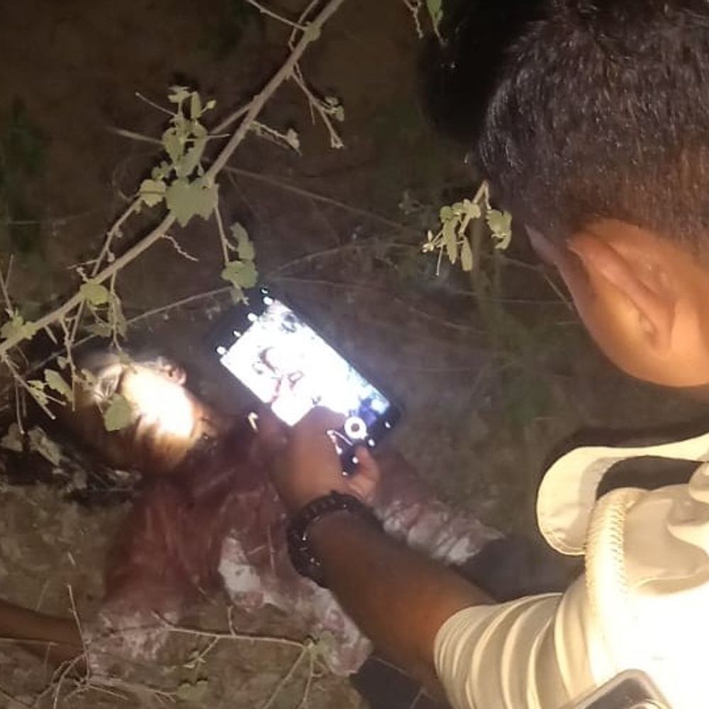 युवती की हत्या कर शव फेंका, शिनाख्त नहीं:फर्रुखाबाद पुलिस ने काली नदी पुल के पास किया बरामद, शरीर पर चोट के निशान