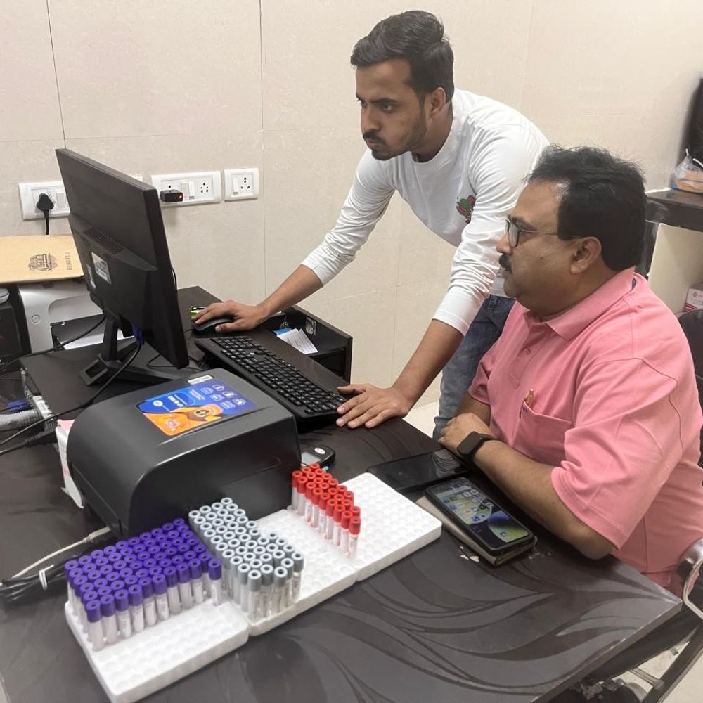 मौरावां अस्पताल में एसडीएम का औचक निरीक्षण:100 बेड वाले अस्पताल में कई डॉक्टर मिले अनुपस्थित, व्यवस्थाएं मिलीं खराब