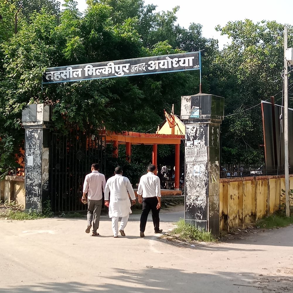 मिल्कीपुर तहसील में 15 लेखपालों का तबादला:लापरवाही और शिकायतों पर एसडीएम ने की बड़ी कार्रवाई