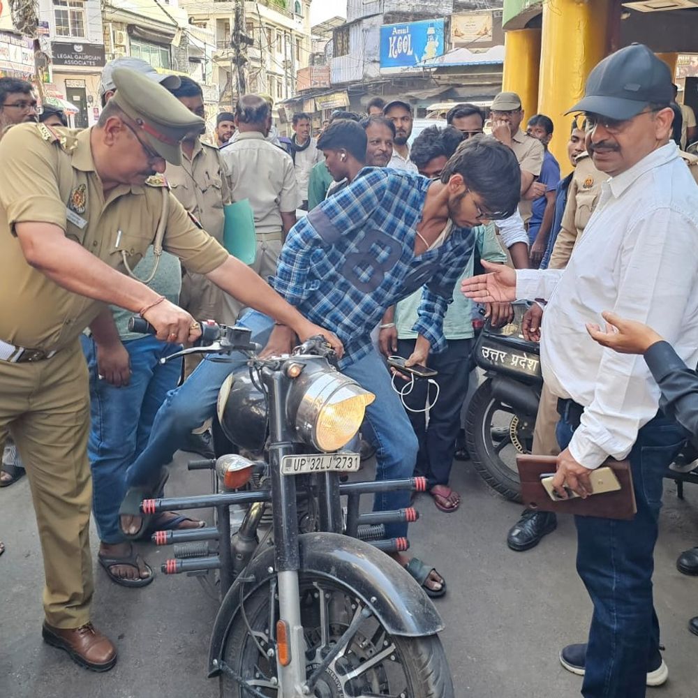 मोडिफाइड साइलेंसर बाइक के खिलाफ RTO लखनऊ ने चलाया अभियान:33 वाहनों का हुआ चालान 9 वाहन सीज, दुकानदारों और गैराज संचालकों को भी चेतावनी