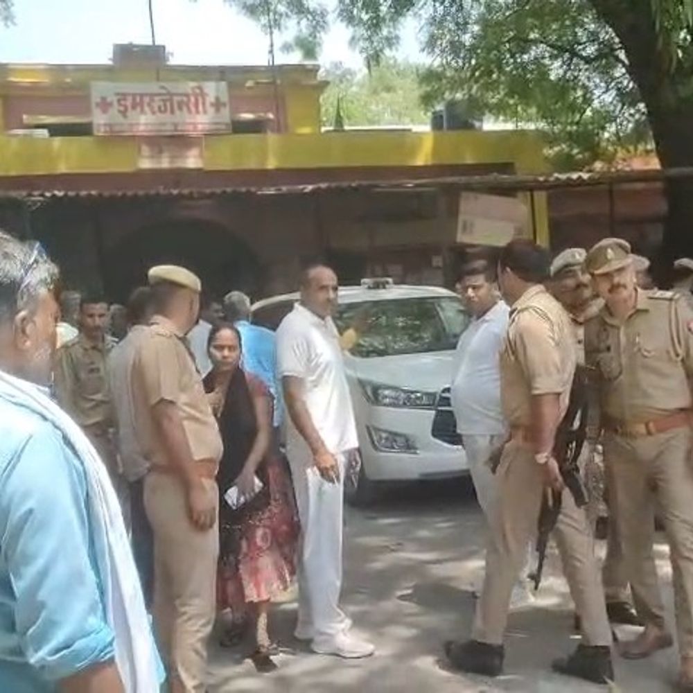 प्रशिक्षु आरक्षी ने संदिग्ध हालात में पिया तेजाब, लखनऊ रेफर:सीतापुर में पुलिस प्रशिक्षण महाविद्यालय में ट्रेनिंग ले रहा था, पुलिस तफ्तीश में जुटी