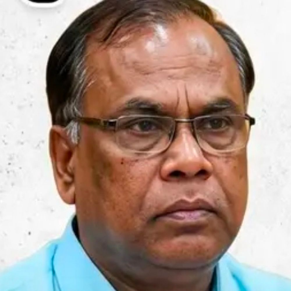 डीपीआरओ पर जातिसूचक टिप्पणी का आरोप:संतकबीर नगर में बकाया भुगतान मांगने गए पूर्व प्रधान से अभद्र व्यवहार, डीएम से जांच की मांग