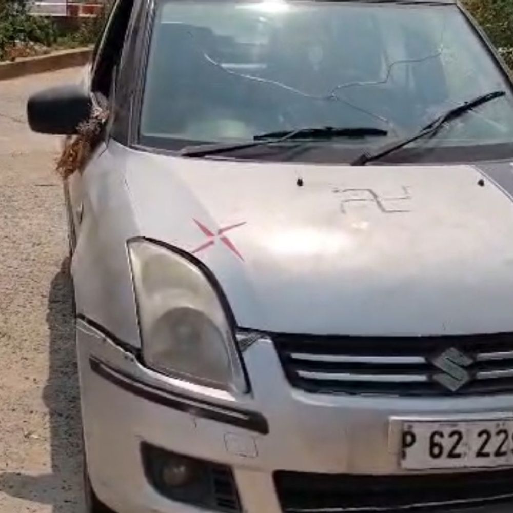 पतौना चौक पर चेकिंग, कार से विदेशी शराब बरामद:जमुई में पुलिस ने पीछा कर पकड़ी कार, 7 तस्कर गिरफ्तार