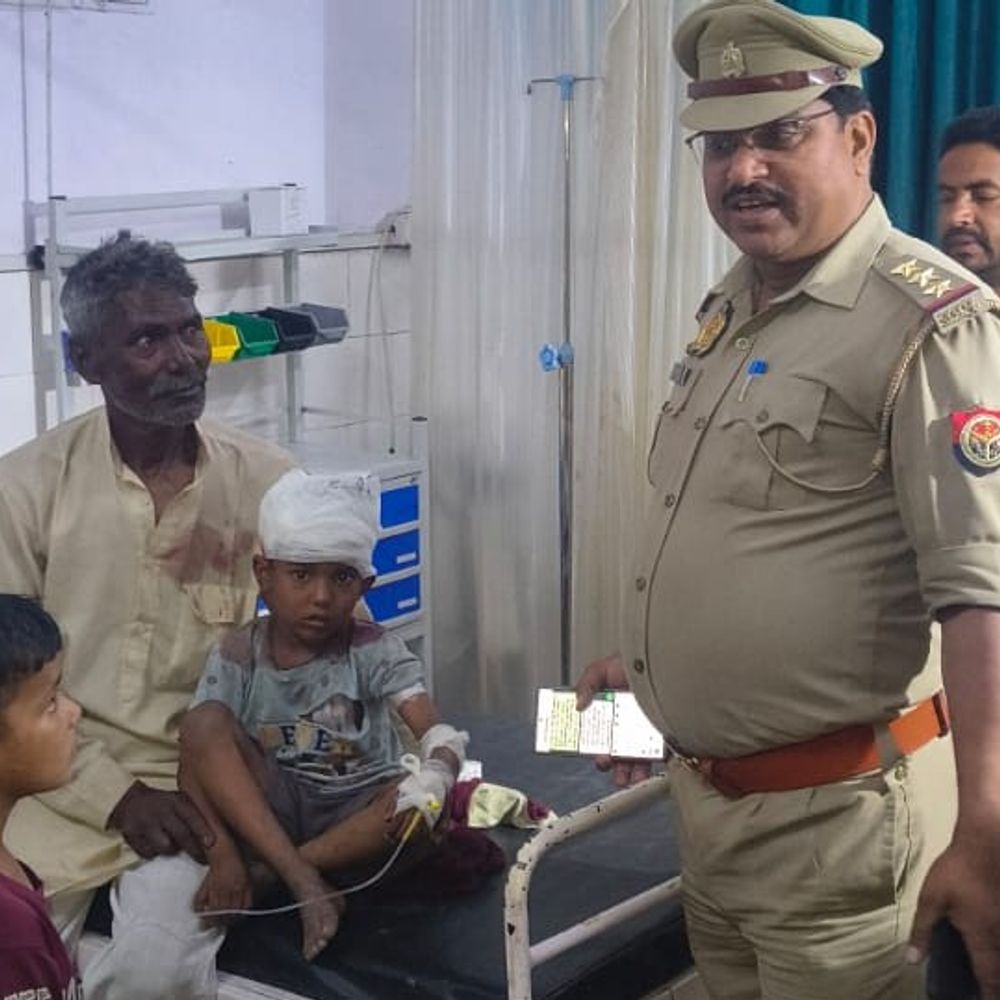 तेंदुए के हमले में बच्चा घायल, हालत गंभीर:मुरादाबाद के निजी अस्पताल में आईसीयू में भर्ती, डीएफओ ने जाना हाल