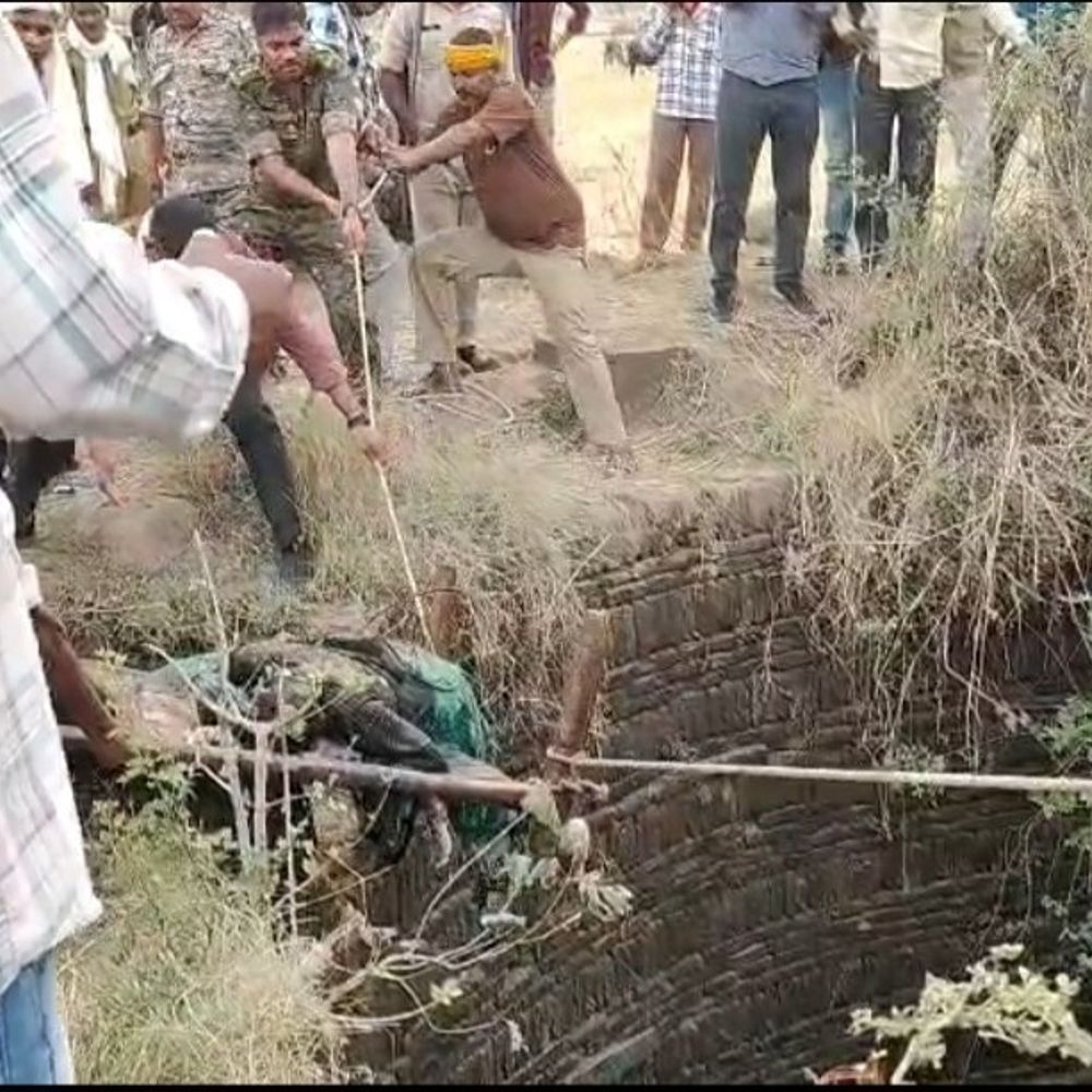 टीकमगढ़ में कुएं में मिला मां-बेटे के शव:2 दिन से लापता थी महिला; मायके वालों ने ससुराल पक्ष पर लगाया हत्या का आरोप