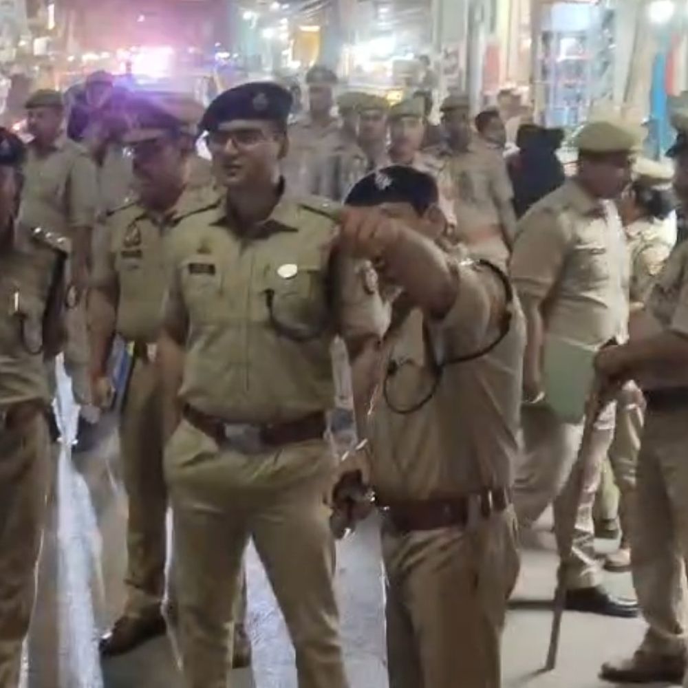 एसपी ने पुलिस बल के साथ किया पैदल मार्च:डॉ. अंबेडकर की शोभायात्रा को लेकर अलर्ट, हर चौराहे पर रहेगी निगरानी