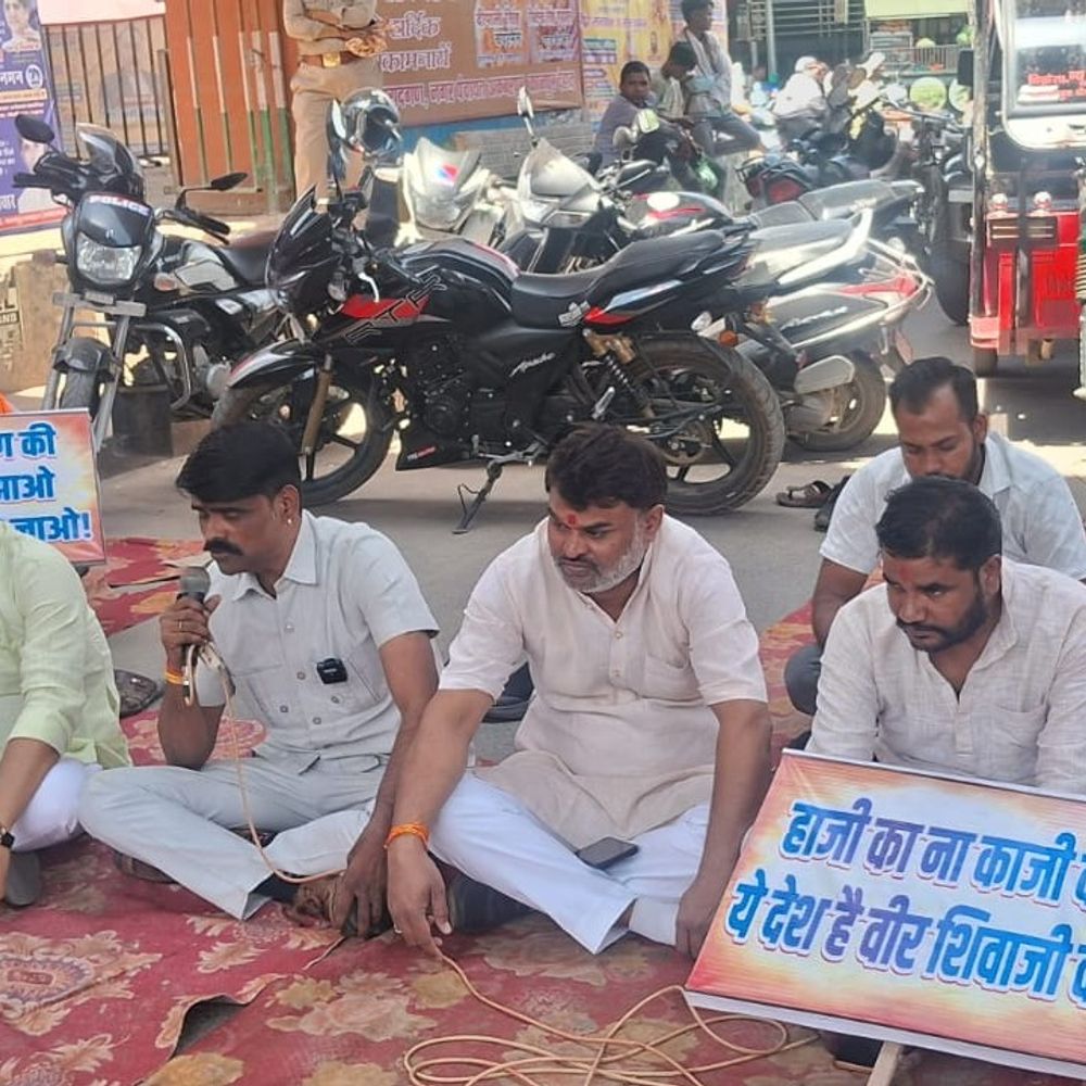 कानपुर देहात में विहिप-बजरंग दल का प्रदर्शन:धर्मांतरण और ‘लव जिहाद’ पर सख्त कानून की मांग, दोषियों पर कड़ी कार्रवाई