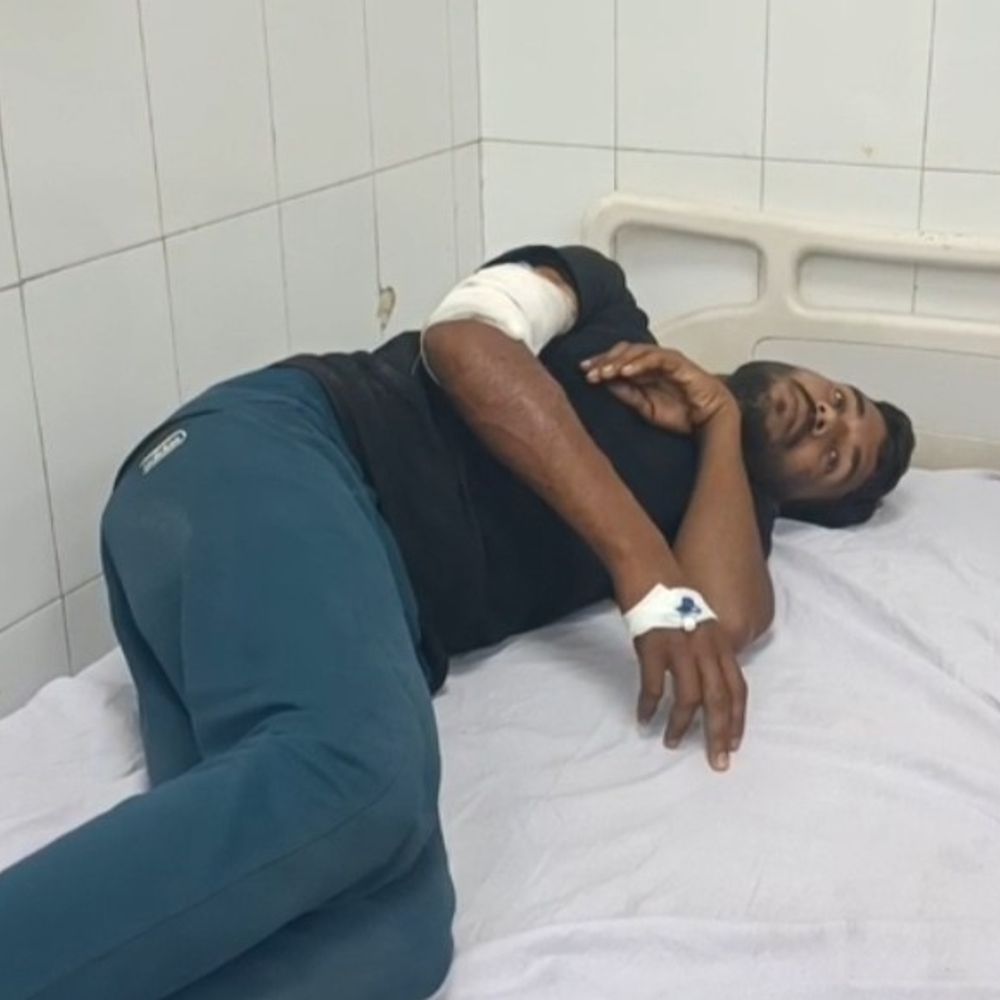 बहराइच के कतर्नियाघाट में युवक पर तेंदुए ने किया हमला:बाइक सवार युवक घायल; अस्पताल में भर्ती, बाजार से लौटते वक्त हुआ हमला