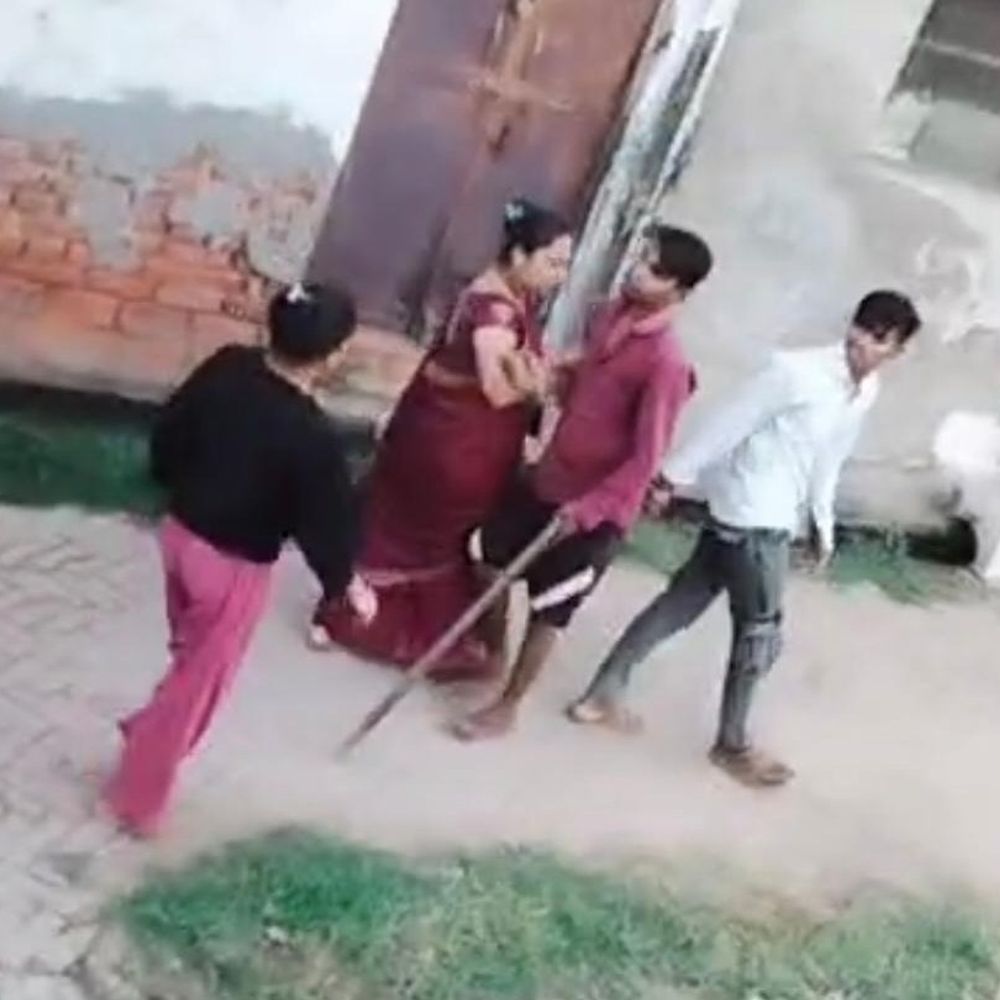 हमीरपुर में गालीगलौज और पथराव का वीडियो सामने आया:पुरानी रंजिश में मारपीट, चार नामजद पर मुकदमा दर्ज