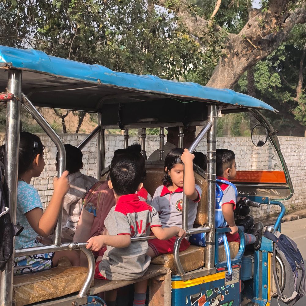 संभल में 41 डिग्री पहुंचा पारा, AQI 136:अप्रैल में पहली बार इतनी गर्मी, तेज हवाओं से फसलों पर संकट