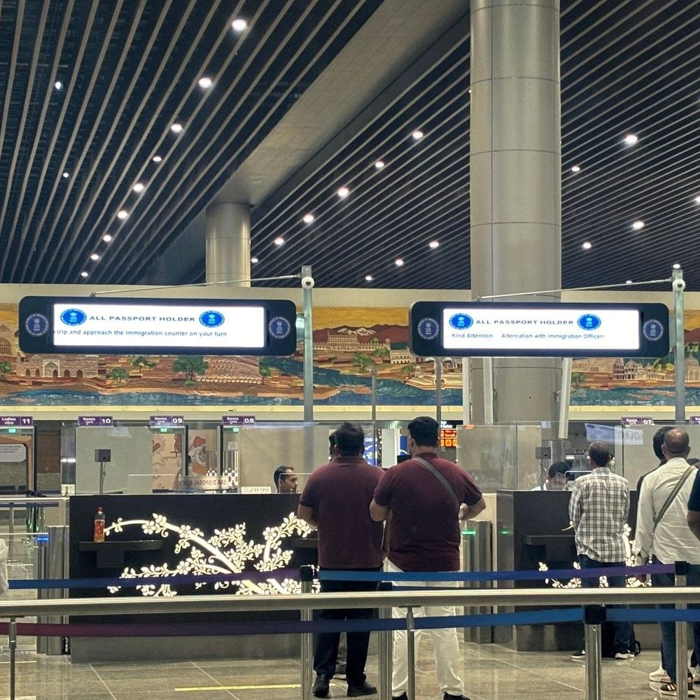 दिल्ली का मौसम बिगड़ा, 4 उड़ानें लखनऊ डायवर्ट:पुणे जा रही इंडिगो की फ्लाइट भी आधे रास्ते से लौटी