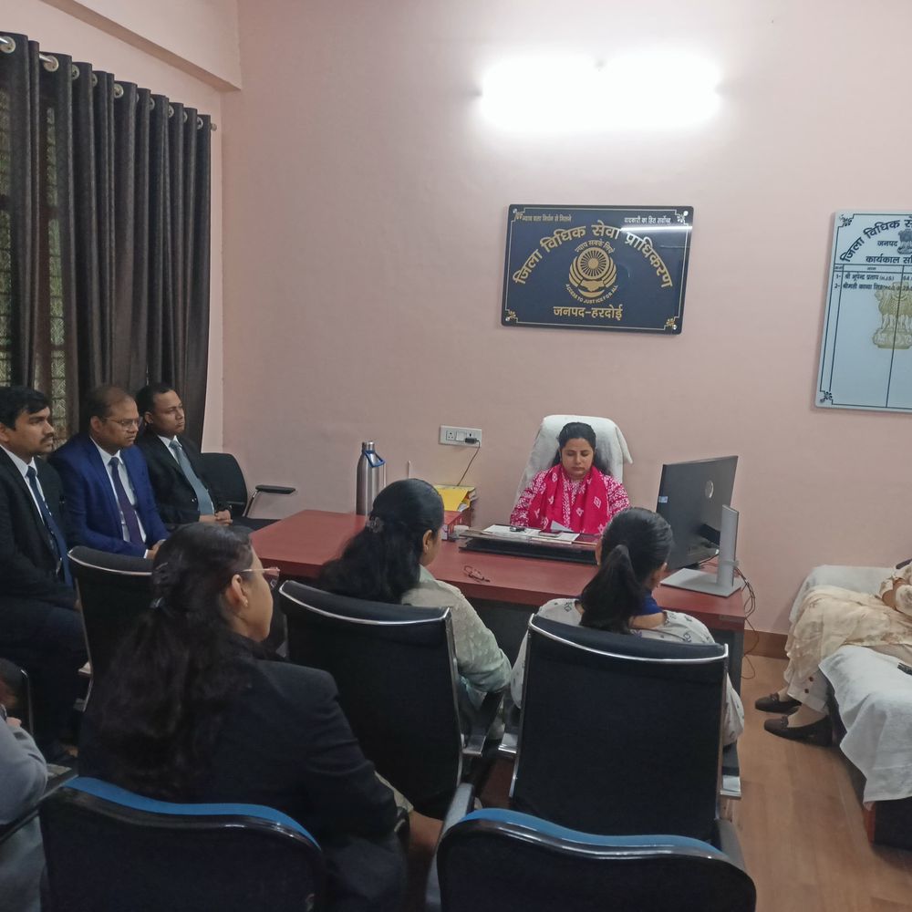 9 मई की राष्ट्रीय लोक अदालत की तैयारी बैठक:हरदोई में न्यायिक अधिकारियों ने ज्यादा से ज्यादा मामलों के निपटारे पर दिया जोर