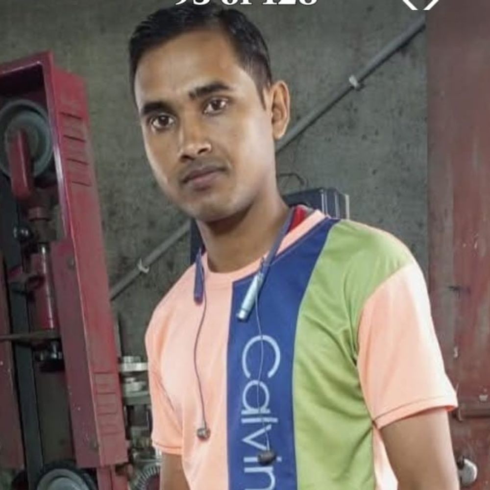 सोनभद्र में पत्नी से विवाद के बाद किया सुसाइड:घर के बाहर पेड़ पर फंदे से लटकता मिला शव, परिजन बोले- अक्सर दोनों झगड़ते थे