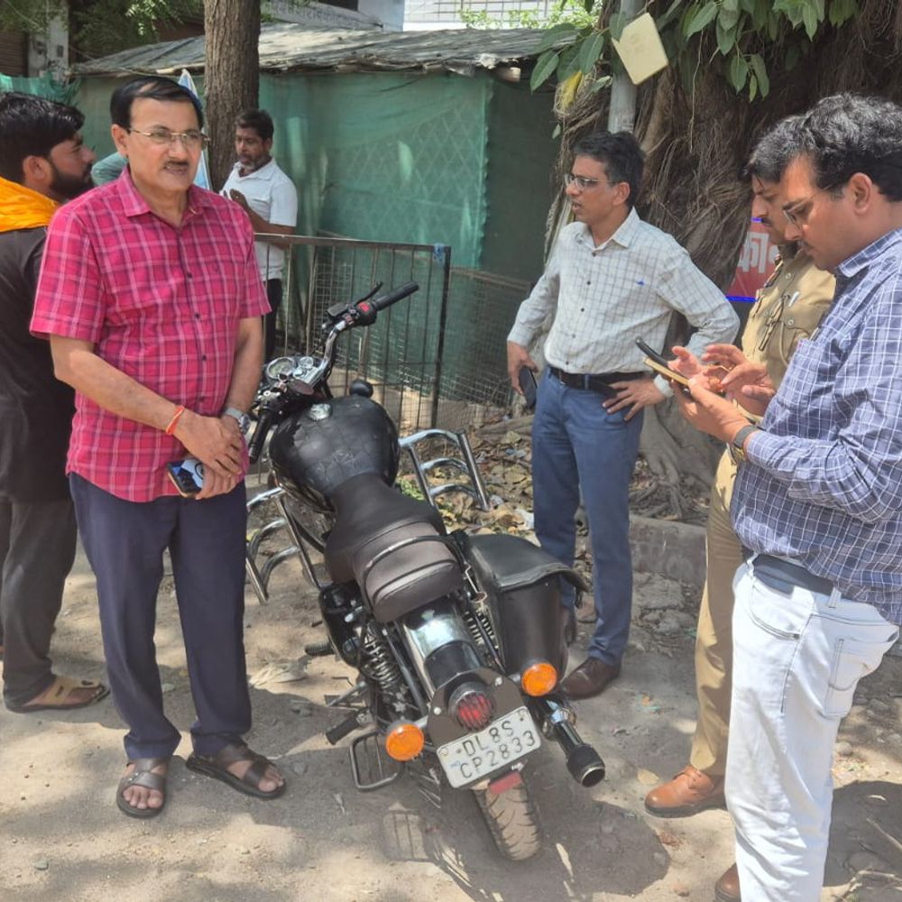 जालौन में मॉडिफाइड साइलेंसर पर सख्ती:बुलेट व स्पोर्ट्स बाइक्स पर चला चेकिंग अभियान