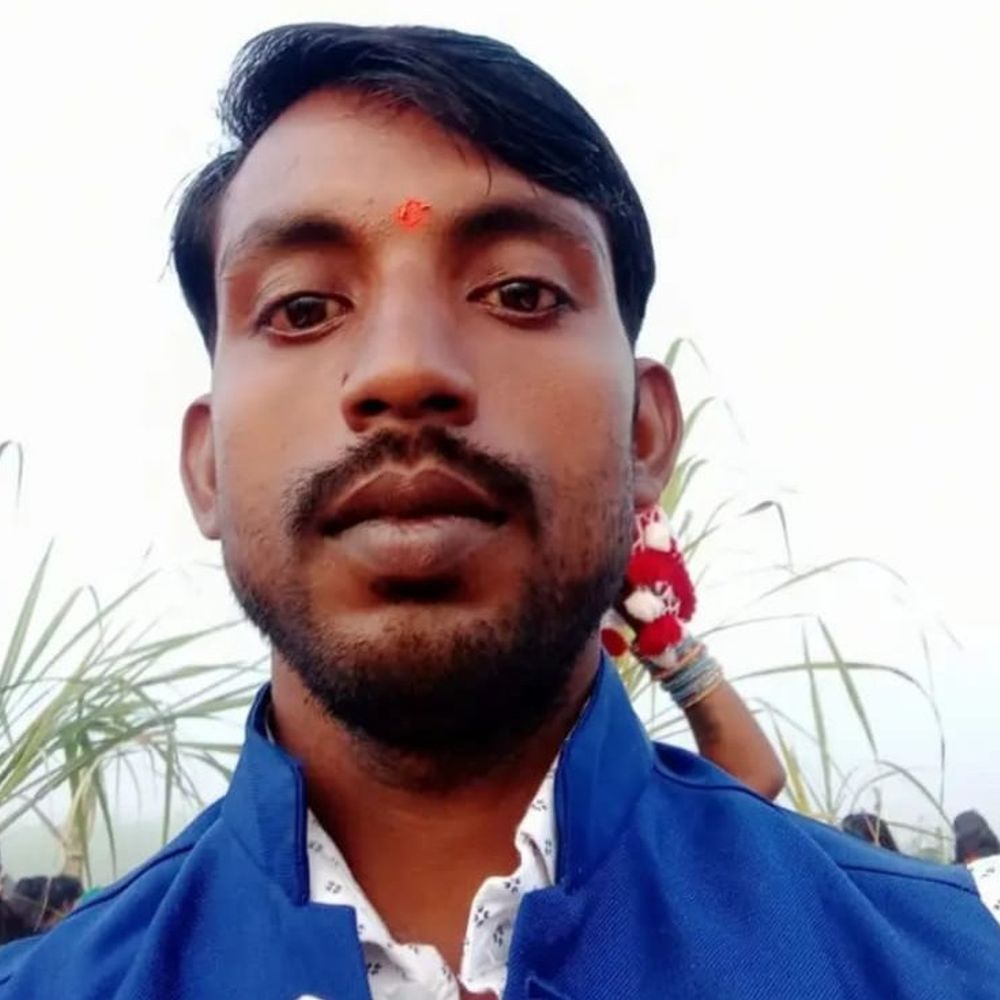 सड़क हादसे में ससुर-दामाद की मौत:कुशीनगर में अज्ञात वाहन की टक्कर से महिला गंभीर घायल