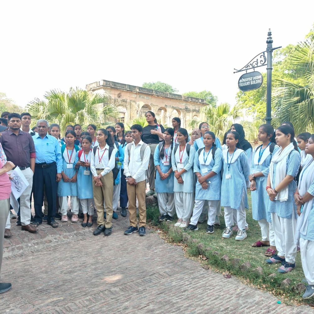 लखनऊ रेजिडेंसी में विश्व धरोहर दिवस पर विरासत पदयात्रा:युवाओं को इतिहास और संरक्षण का संदेश