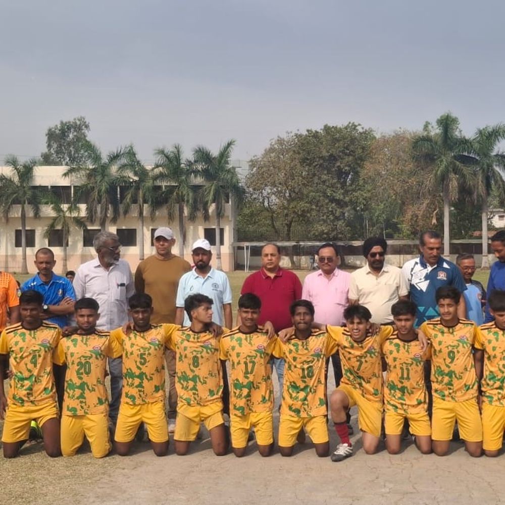 आजमगढ़ और कानपुर ने फुटबॉल चैंपियनशिप फाइनल में बनाई जगह:आजमगढ़ ने वाराणसी को 2-0 और कानपुर ने गोरखपुर को 3-1 से हराया