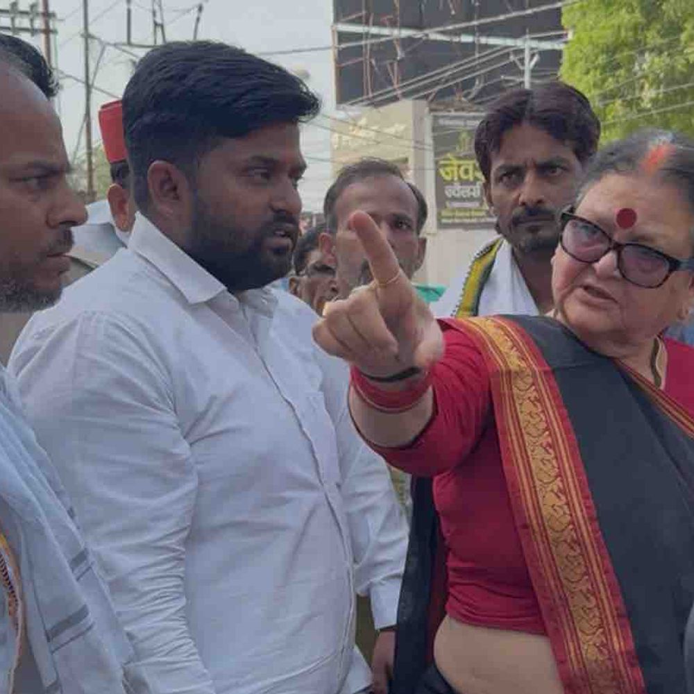 कानपुर में 50 साल पुराना बरगद काटा:महापौर ने बोलीं- जिसने जैसा अपराध किया है, उसे वैसा ही दंड मिलेगा