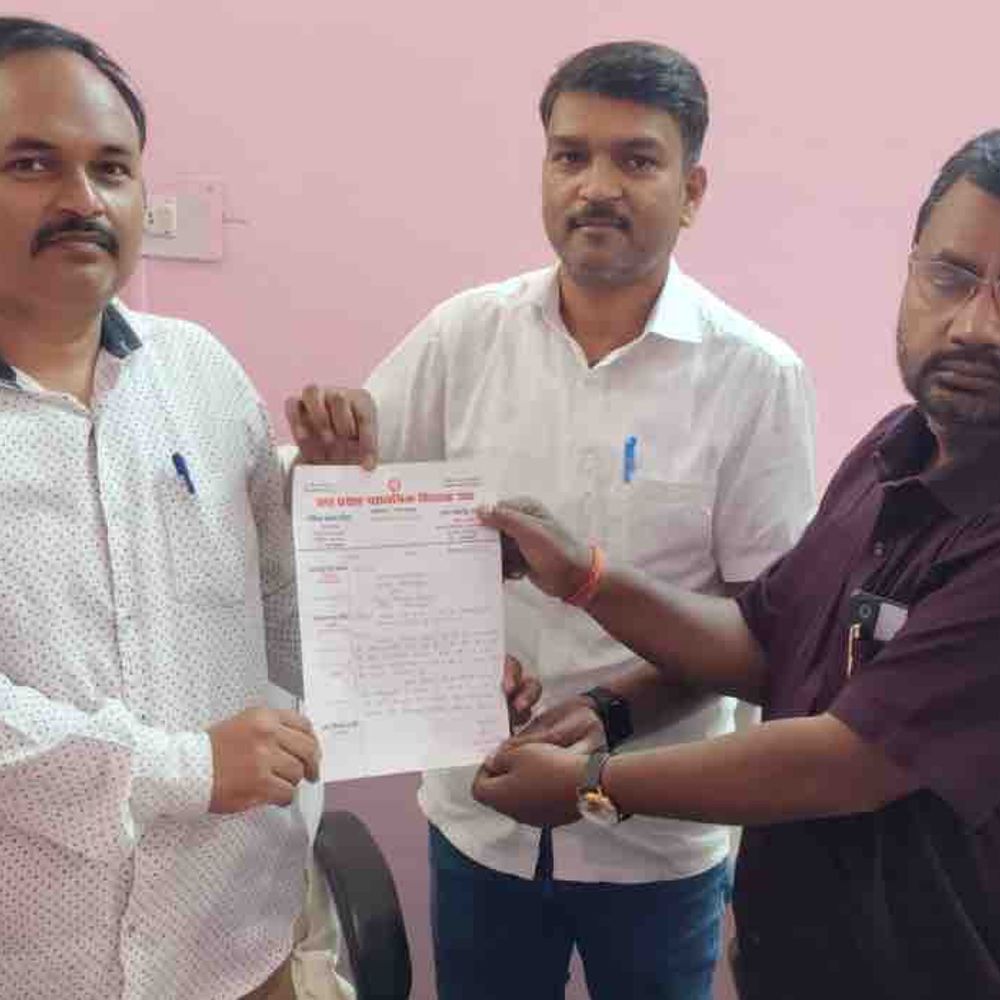 गोरखपुर में स्कूल समय बदलने की मांग:बढ़ती गर्मी से बच्चों को परेशानी, शिक्षक संघ ने सौंपा ज्ञापन