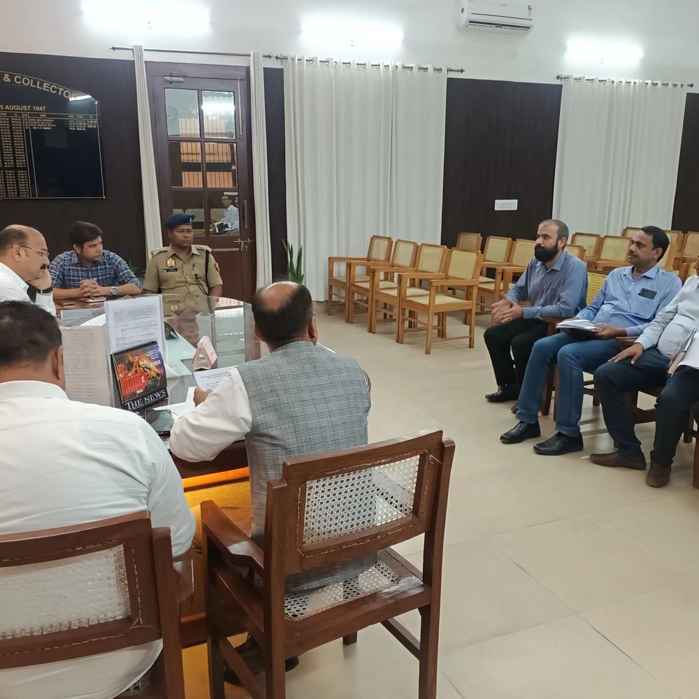 DM ने सिटी गैस वितरण नेटवर्क पर की बैठक:एलपीजी सिलेंडर आपूर्ति और पीएनजी कनेक्शन पर दिए निर्देश