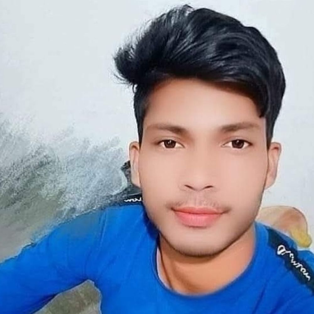 घोसी में बाइक मोड़ने के दौरान कार ने मारी टक्कर:बाइक चला रहे युवक की मौत, बहन की हालत नाजुक; छुट्टी पर घर आया था मृतक